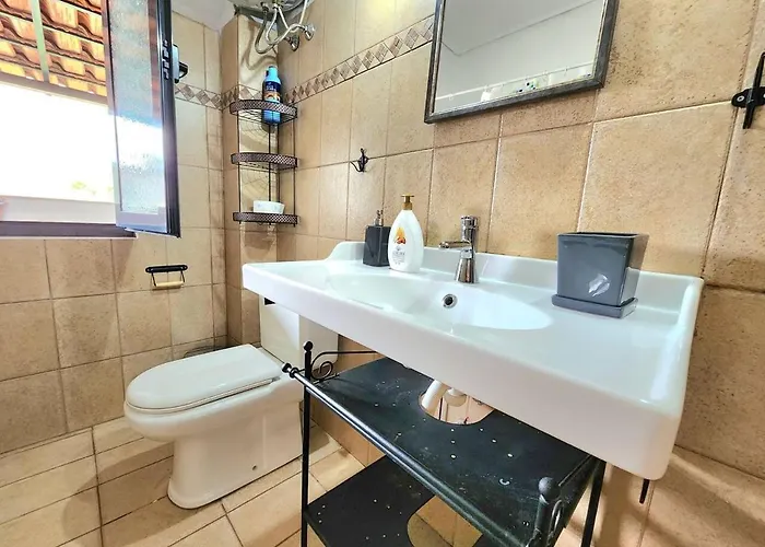 Turqoise Flat In Center With 24h Self Check In Apartman Tirana